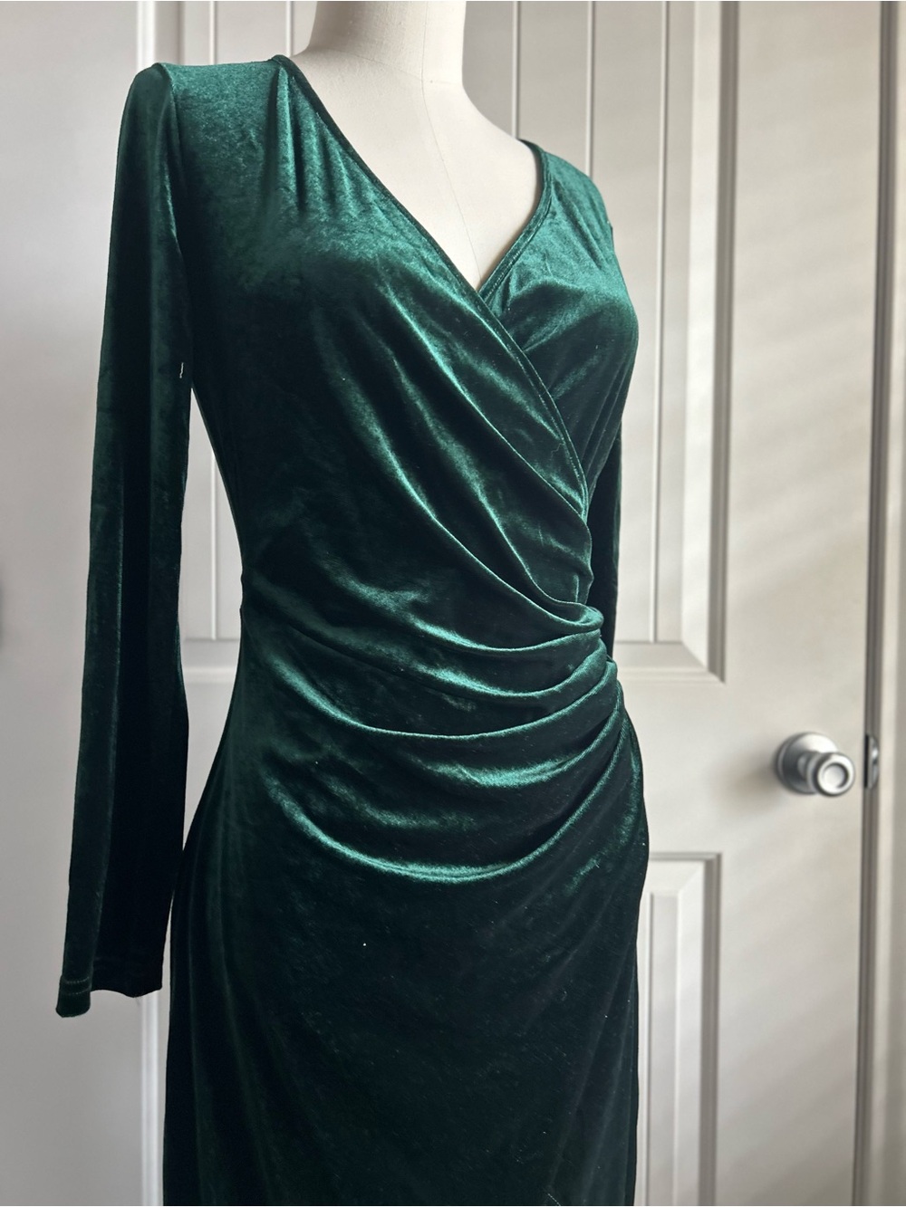 Elegant Emerald Green Velvet Wrap Long-Sleeve Dress
